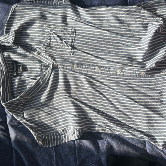 Jordache short sleeve striped shirt. Size medium - Picture 5 of 5